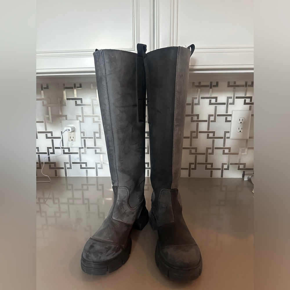 BLACK GANNI BOOTS